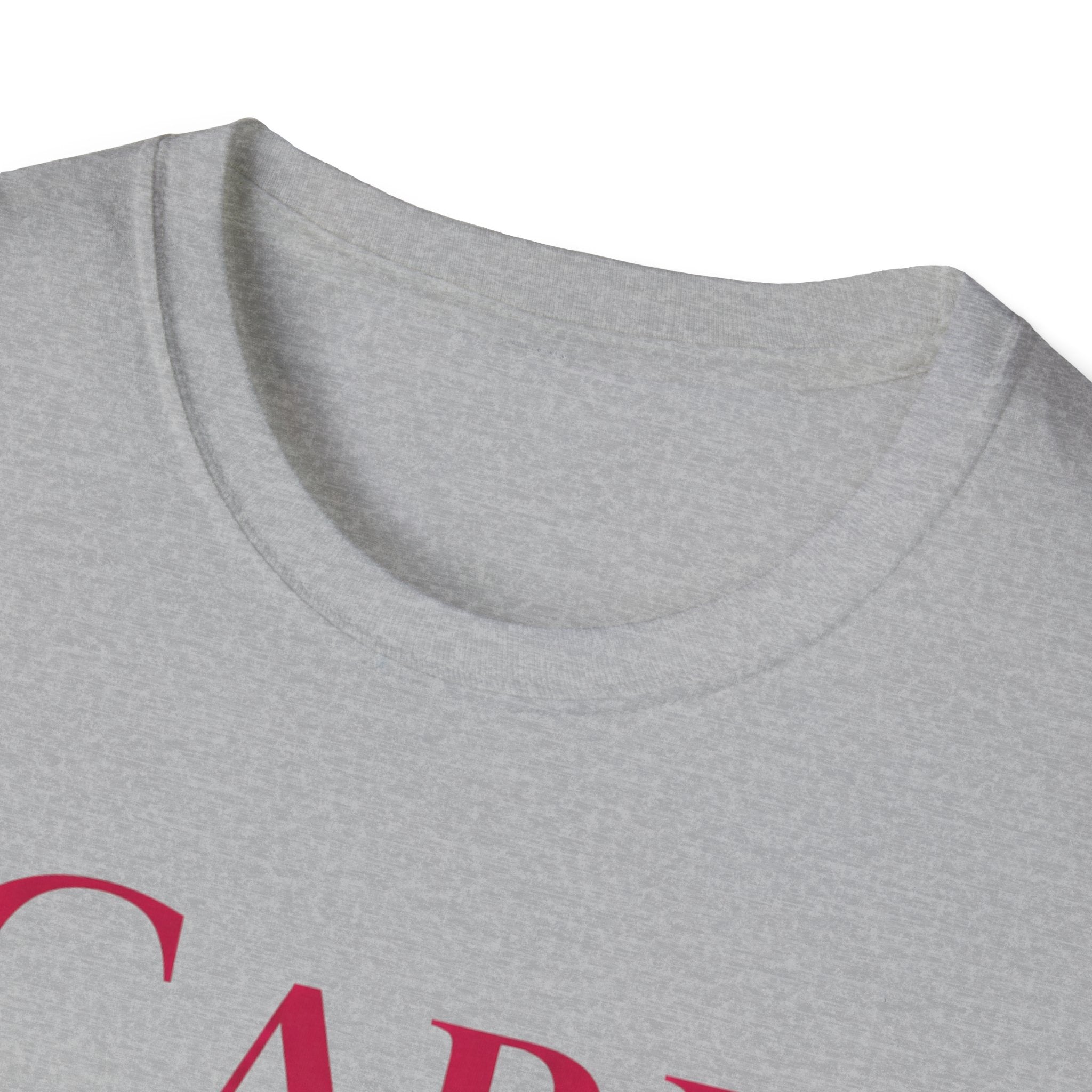 Camiseta "Cuidado con Actitud" — Camiseta de autocuidado con escritura elegante